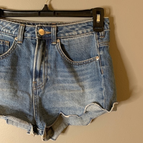 H&m scalloped-hem denim shorts size 4 - Picture 3 of 6